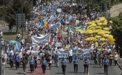 Aproape 50 de angajați din învățământul preuniversitar timișean, prezenți la marșul de protest din Capitală