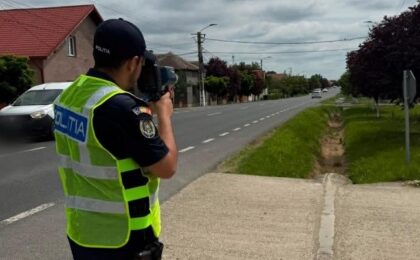 Şofer prins de radar cu 116 km/h într-o localitate din Timiş (foto)