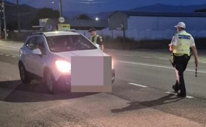 Tânără şoferiţă, prinsă la volan cu o alcoolemie de 1,23 mg/l