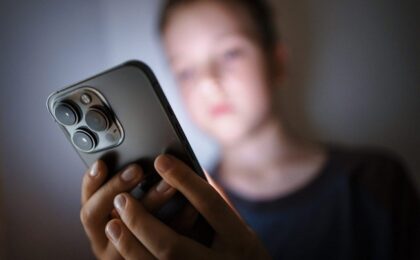 Elevă din Timiș, eliminată din examen din cauza telefonului 3 Elevă din Timiș, eliminată din examen din cauza telefonului