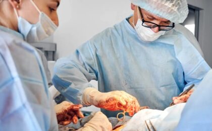 Premieră mondială: un om a primit trei organe de porc