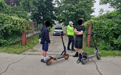 Poliţiştii locali din Timişoara au "ars" la buzunare zeci de trotinetişti şi biciclişti (foto)