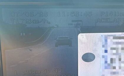 Septuagenar prins conducând cu peste 170 de kilometri pe oră, pe centură. El a rămas fără permis pentru 120 de zile şi are de plătit amendă 1 Septuagenar prins conducând cu peste 170 de kilometri pe oră, pe centură. El a rămas fără permis pentru 120 de zile şi are de plătit amendă