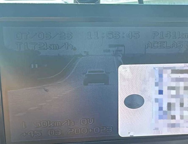 Septuagenar prins conducând cu peste 170 de kilometri pe oră, pe centură. El a rămas fără permis pentru 120 de zile şi are de plătit amendă 1 Septuagenar prins conducând cu peste 170 de kilometri pe oră, pe centură. El a rămas fără permis pentru 120 de zile şi are de plătit amendă