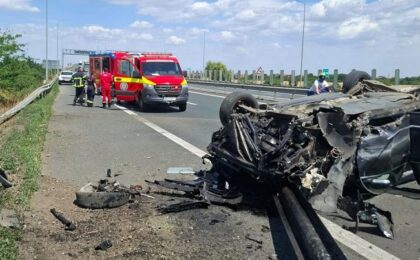 O femeie a fost rănită după un accident pe A1. Victima a fost descarcerată și transportată la spital 2 O femeie a fost rănită după un accident pe A1. Victima a fost descarcerată și transportată la spital