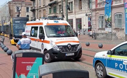 Minor pe bicicletă, lovit de un tramvai în centrul Timişoarei (foto) 21 Minor pe bicicletă, lovit de un tramvai în centrul Timişoarei (foto)
