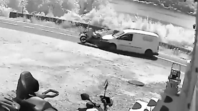 Motociclist aruncat zeci de metri în aer, în Caraș-Severin. A rămas paralizat de la gât în jos 1 Motociclist aruncat zeci de metri în aer, în Caraș-Severin. A rămas paralizat de la gât în jos