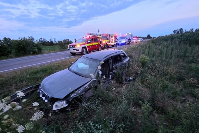 Accident extrem de grav între un autoturism și un autotren, în Timiș 1 Accident extrem de grav între un autoturism și un autotren, în Timiș