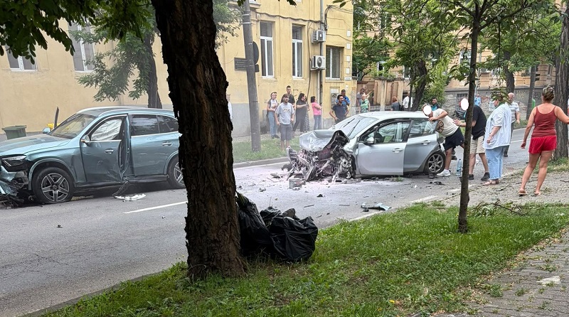 Accident grav în Timişoara, victimă încarcerată