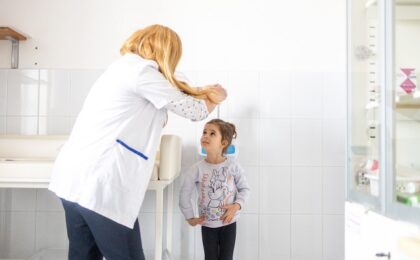 17 cabinete de medicină de familie din Regiunea de dezvoltare Vest, dotate cu aparatură în cadrul programului „Primul pas spre sănătate”