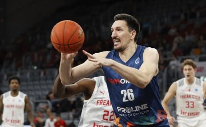 Pivot de națională la SCM Politehnica Timișoara 1 Pivot de națională la SCM Politehnica Timișoara