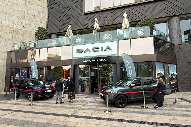 Auto Europa și Dacia au deschis la Iulius Town Timișoara primul Dacia City Store dintr-un shopping mall (foto/video) 1 Auto Europa și Dacia au deschis la Iulius Town Timișoara primul Dacia City Store dintr-un shopping mall (foto/video)