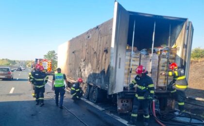 Incendiu violent pe autostrada A1, pe sensul Arad - Timișoara 23 Incendiu violent pe autostrada A1, pe sensul Arad - Timișoara