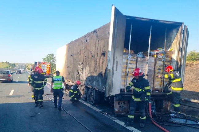 Incendiu violent pe autostrada A1, pe sensul Arad - Timișoara 1 Incendiu violent pe autostrada A1, pe sensul Arad - Timișoara