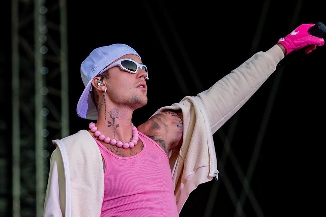 Justin Bieber se alătură Madonnei și Shakirei în spectacolul din pauza finalei Cupei Mondiale 1 Justin Bieber se alătură Madonnei și Shakirei în spectacolul din pauza finalei Cupei Mondiale
