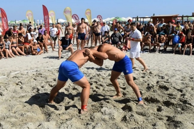 Timișorenii luptă pe plajă 1 Timișorenii luptă pe plajă