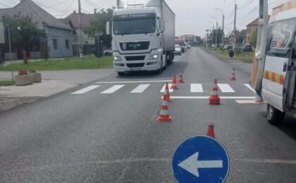 Marcaje rutiere noi pe DN 59A: se lucrează inclusiv noaptea în Săcălaz 1 Marcaje rutiere noi pe DN 59A: se lucrează inclusiv noaptea în Săcălaz