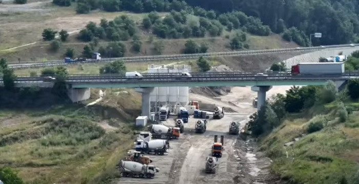 Noi imagini video de pe șantierul Margina - Holdea, autostrada A1. Stadiul fizic al lucrărilor a ajuns la aproape 68%! 1 Noi imagini video de pe șantierul Margina - Holdea, autostrada A1. Stadiul fizic al lucrărilor a ajuns la aproape 68%!