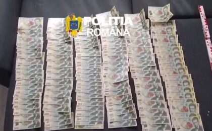 Metoda „accidentul" a mai făcut o victimă. Bătrânică "uşurată" de 60.000 de lei (video)