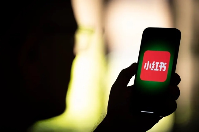 O fată de 13 ani și-a lăsat părinții fără 42.000 de euro ca să le trimită cadouri influencerilor 1 O fată de 13 ani și-a lăsat părinții fără 42.000 de euro ca să le trimită cadouri influencerilor