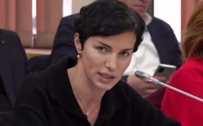Roxana Iliescu propune primul referendum local postdecembrist din Timișoara: timișorenii să decidă dacă sălile de jocuri de noroc trebuie scoase din oraș 1 Roxana Iliescu propune primul referendum local postdecembrist din Timișoara: timișorenii să decidă dacă sălile de jocuri de noroc trebuie scoase din oraș