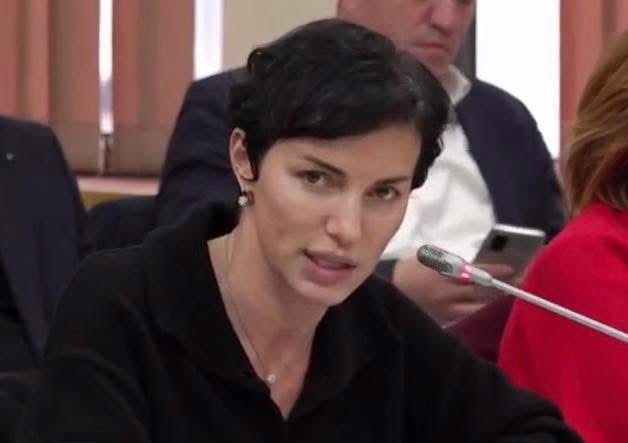 Roxana Iliescu propune primul referendum local postdecembrist din Timișoara: timișorenii să decidă dacă sălile de jocuri de noroc trebuie scoase din oraș 1 Roxana Iliescu propune primul referendum local postdecembrist din Timișoara: timișorenii să decidă dacă sălile de jocuri de noroc trebuie scoase din oraș
