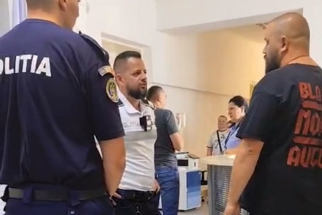 Exclusiv! Angajații au câștigat în instanță, dar paza le-a interzis accesul la locul de muncă, în Primăria Timișoara. Poliția Română, chemată prin 112, după notificarea oficială a instituției (video)