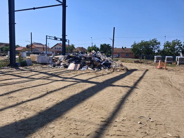 Stadionul LEGO, îngropat în 718 tone de deșeuri. Garda de Mediu amendează șantierul cu 50.000 de lei după sesizările cetățenilor și dezvăluirile presei