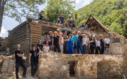 Una dintre cele mai vechi case din Banatul Montan a fost translocată la Timișoara. Urmează reconstrucția la Muzeul Satului Bănățean 2 Una dintre cele mai vechi case din Banatul Montan a fost translocată la Timișoara. Urmează reconstrucția la Muzeul Satului Bănățean