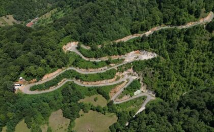 Contract semnat pentru 16,5 kilometri din DJ 684, între Luncanii de Jos și limita cu Caraș-Severin. Simonis: „Cel mai mare proiect rutier local din istoria județului” 4 Cel mai mare proiect de infrastructură rutieră locală din istoria județului Timiş, aproximativ 100 de milioane de euro