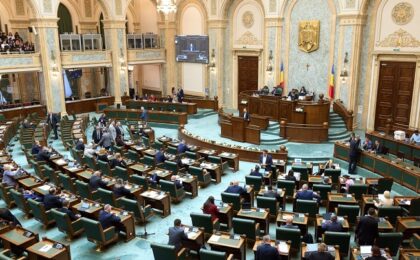 Legea care îi poate încheia mandatul lui Dominic Fritz a fost votată și de 11 senatori USR! Decizia se mută la CCR