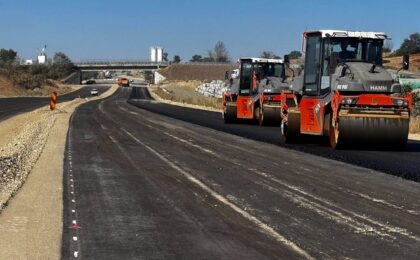 Lucrări intense pe şantierul autostrăzii A1 Margina-Holdea