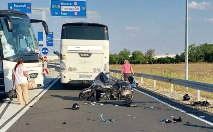 Motocicletă izbită de un autobuz pe Centura Timișoarei, două victime