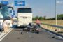 Motocicletă izbită de un autobuz pe Centura Timișoarei, două victime