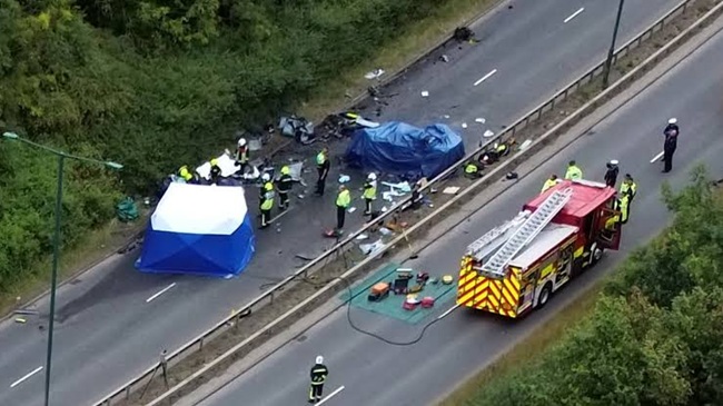 Șapte morți în Anglia, după ce un vehicul care circula pe contrasens a lovit o mașină de poliție