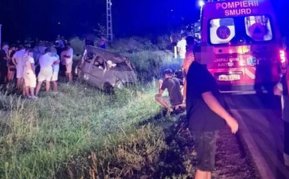 VIDEO Accident groaznic: Un tânăr de 20 de ani, fără permis de conducere, a lovit mortal 3 pietoni. S-a răsturnat apoi cu mașina, iar șoferul și încă un pasager au murit în urma impactului 3 VIDEO Accident groaznic: Un tânăr de 20 de ani, fără permis de conducere, a lovit mortal 3 pietoni. S-a răsturnat apoi cu mașina, iar șoferul și încă un pasager au murit în urma impactului