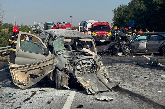 Poliţiştii au aflat cum s-a produs accidentul tragic de pe şoseaua Lugoj - Caransebeş (foto) 1 Poliţiştii au aflat cum s-a produs accidentul tragic de pe şoseaua Lugoj - Caransebeş (foto)
