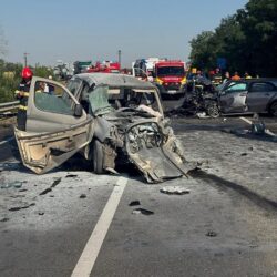 Poliţiştii au aflat cum s-a produs accidentul tragic de pe şoseaua Lugoj - Caransebeş (foto) 2 Poliţiştii au aflat cum s-a produs accidentul tragic de pe şoseaua Lugoj - Caransebeş (foto)