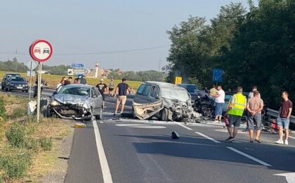 Accident mortal în judeţul Timiş: trei maşini implicate, mai multe victime 2 Accident mortal în judeţul Timiş: trei maşini implicate, mai multe victime