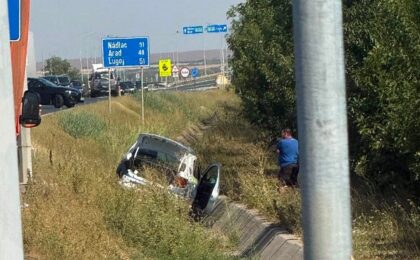 Accident pe breteaua de legătură dintre DN 6 și autostrada A1, la ieșirea din Remetea Mare. Un șofer a lovit o autospecială de poliție 9 Accident pe breteaua de legătură dintre DN 6 și autostrada A1, la ieșirea din Remetea mare. Un șofer a lovit o autospecială de poliție