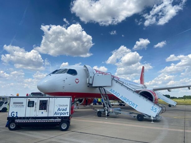 Lipsă de combustibil la Aeroportul Arad. Alimentarea avioanelor, suspendată o săptămână 1 Lipsă de combustibil la Aeroportul Arad. Alimentarea avioanelor, suspendată o săptămână