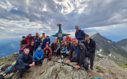 Un devean a urcat pe toate cele 13 vârfuri de peste 2.500 m în provocarea „Anii Drumeției” 5 Un devean a urcat pe toate cele 13 vârfuri de peste 2.500 m în provocarea „Anii Drumeției”