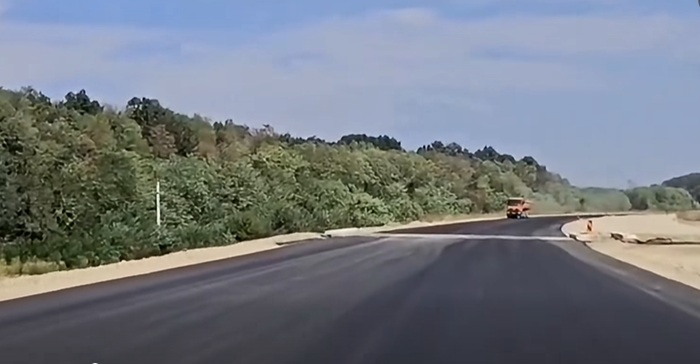 Primii kilometri de asfalt pe porțiunea de autostradă Margina - Holdea (video) 1 https://renasterea.ro/apel-de-solidaritate-pentru-sprijinirea-comunitatilor-din-grebenac-si-kajtasovo-grav-afectate-de-incendii-druckeria-banatul-nu-se-termina-la-granita/