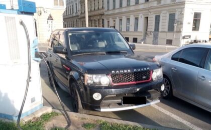 248 de șoferi au fost amendați la Timișoara pentru blocarea locurilor destinate încărcării mașinilor electrice