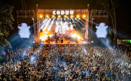 CODRU Festival 2026: Ultimul weekend din vară aduce Gipsy Kings, S.A.R.S., Subcarpați și o imensă galerie de artă în Pădurea Verde din Timișoara!