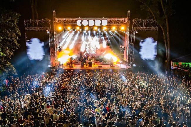 CODRU Festival 2026: Ultimul weekend din vară aduce Gipsy Kings, S.A.R.S., Subcarpați și o imensă galerie de artă în Pădurea Verde din Timișoara!