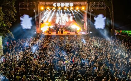 Ultimul weekend din vară se trăiește în Pădurea Verde, la Timișoara. CODRU Festival 2026 - programul complet 1 Ultimul weekend din vară se trăiește în Pădurea Verde, la Timișoara. CODRU Festival 2026 - programul complet