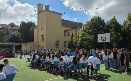 Curțile a trei școli din Timișoara, transformate în spații care îi aduc pe elevi mai aproape de natură