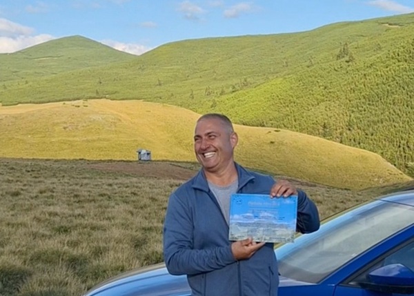 Un devean a urcat pe toate cele 13 vârfuri de peste 2.500 m în provocarea „Anii Drumeției” 2 Un devean a urcat pe toate cele 13 vârfuri de peste 2.500 m în provocarea „Anii Drumeției”