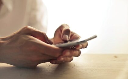 Samsung, design pliabil și idei utile pentru cumpărători care vor mai mult de la un telefon (P)